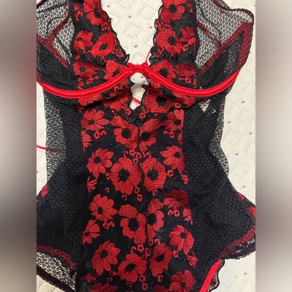 NWOT La Vie En Rose black/red lingerie size Small - Picture 2 of 4